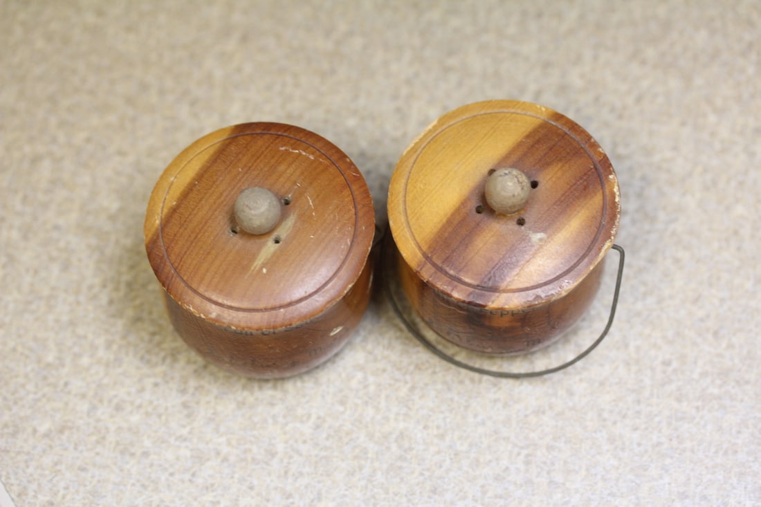 Wooden salt and pepper shaker: boiler form, 2" in diameter