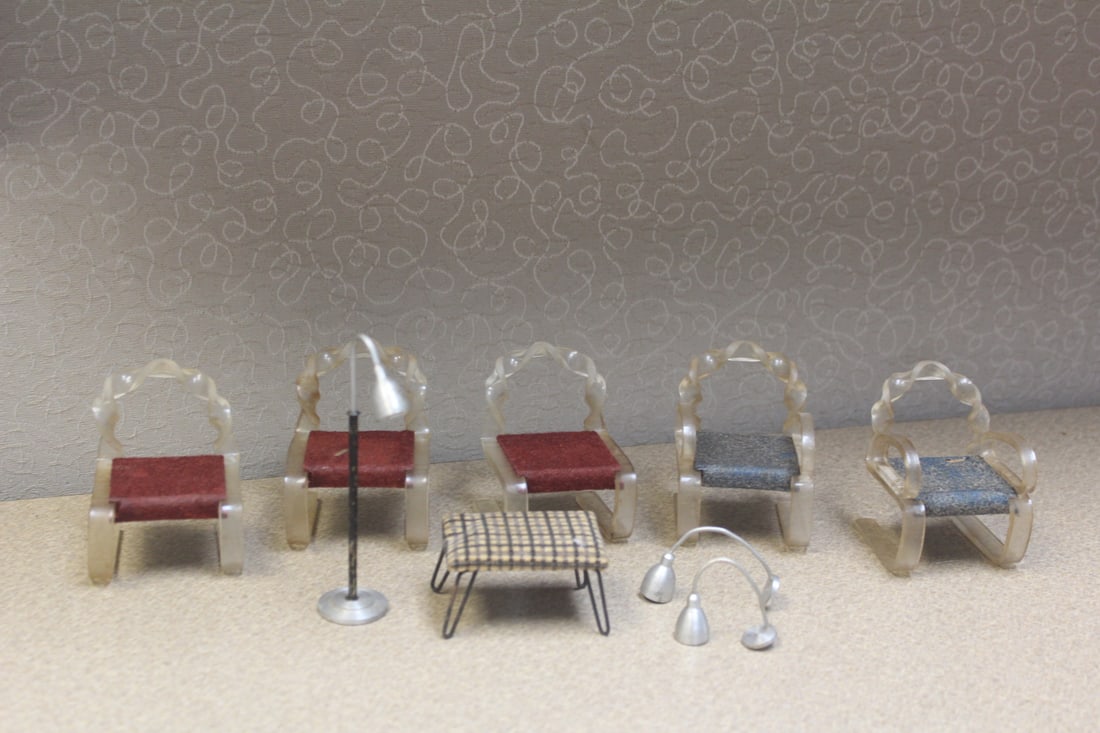 Lot of 9 vintage doll house furniture: tallest 4 1/4"