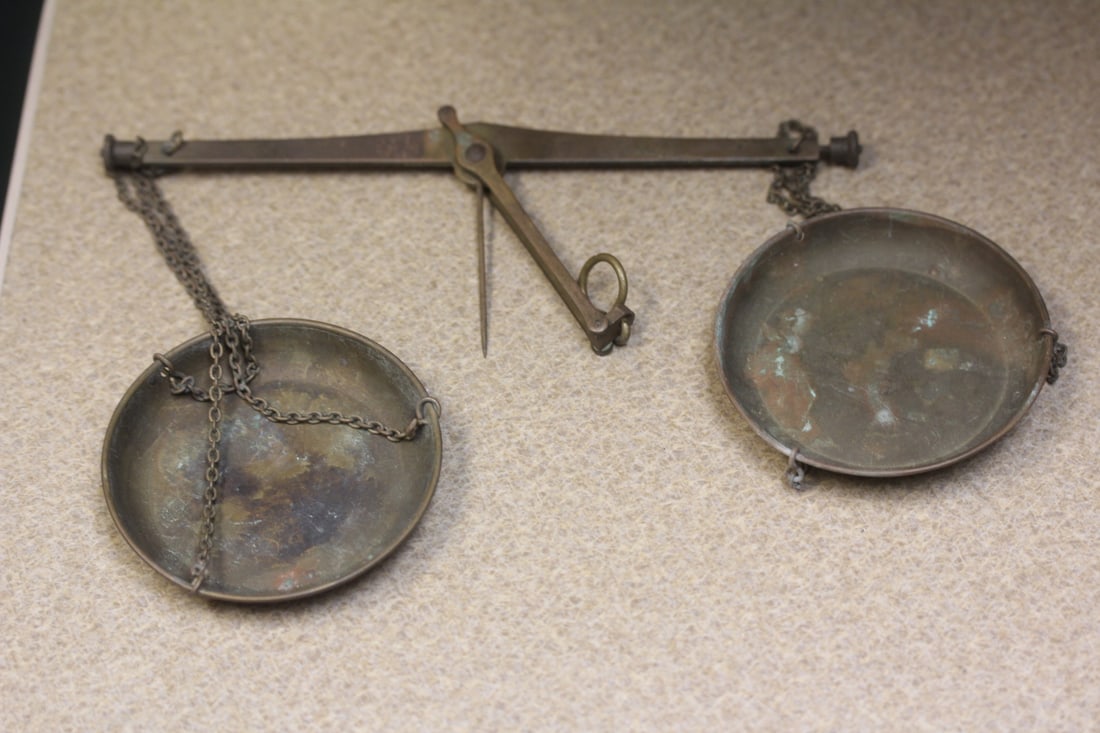 Vintage Hummel Scale (1 of 3)