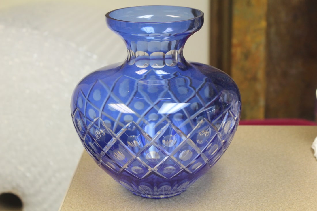 Cutglass vase (1 of 8)