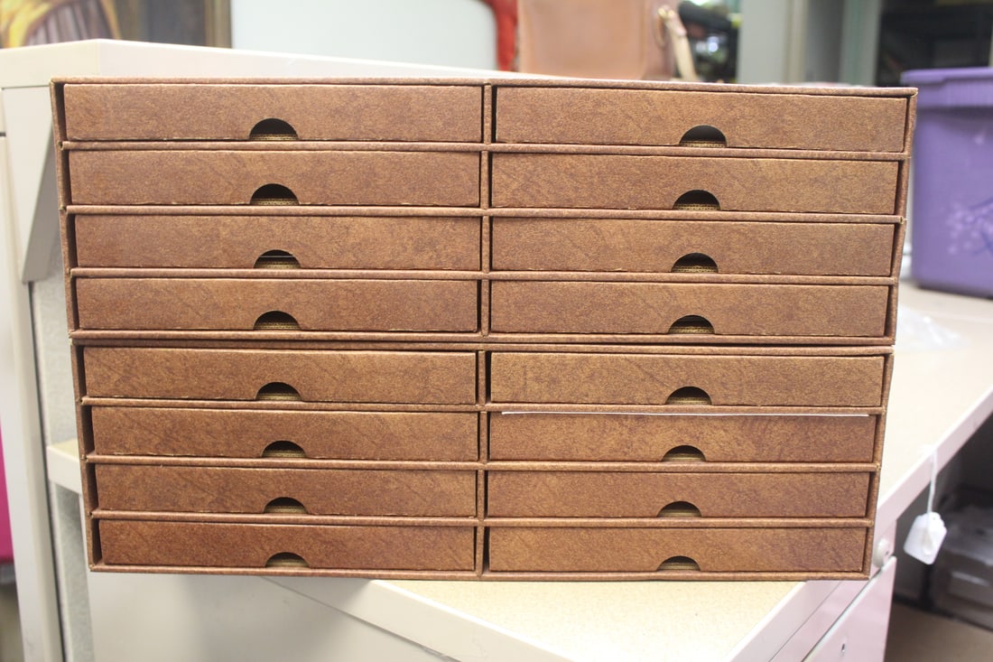 Two (8) pieces boxes of collectors plates (1 of 9)