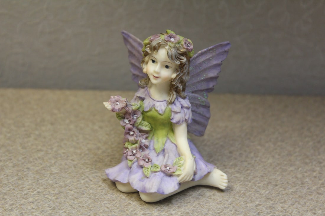 Angel? Ornament: resin - 3 1/4" tall