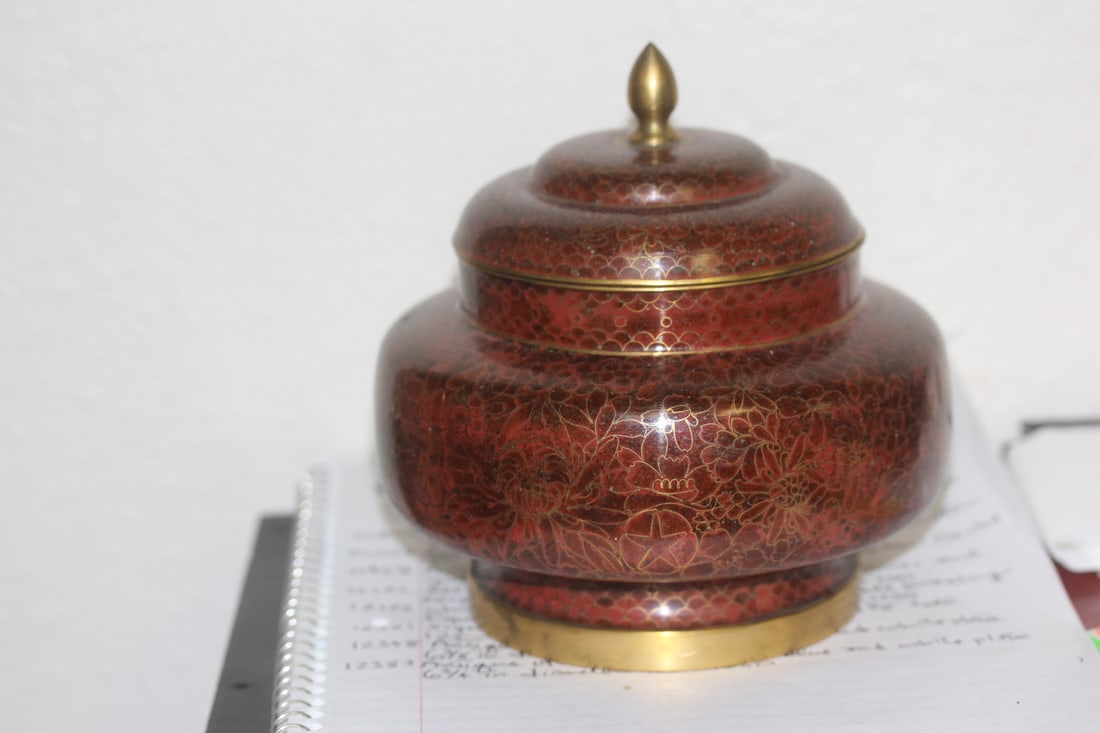 Chinese Cloisonne Jar: 6 1/4" tall
