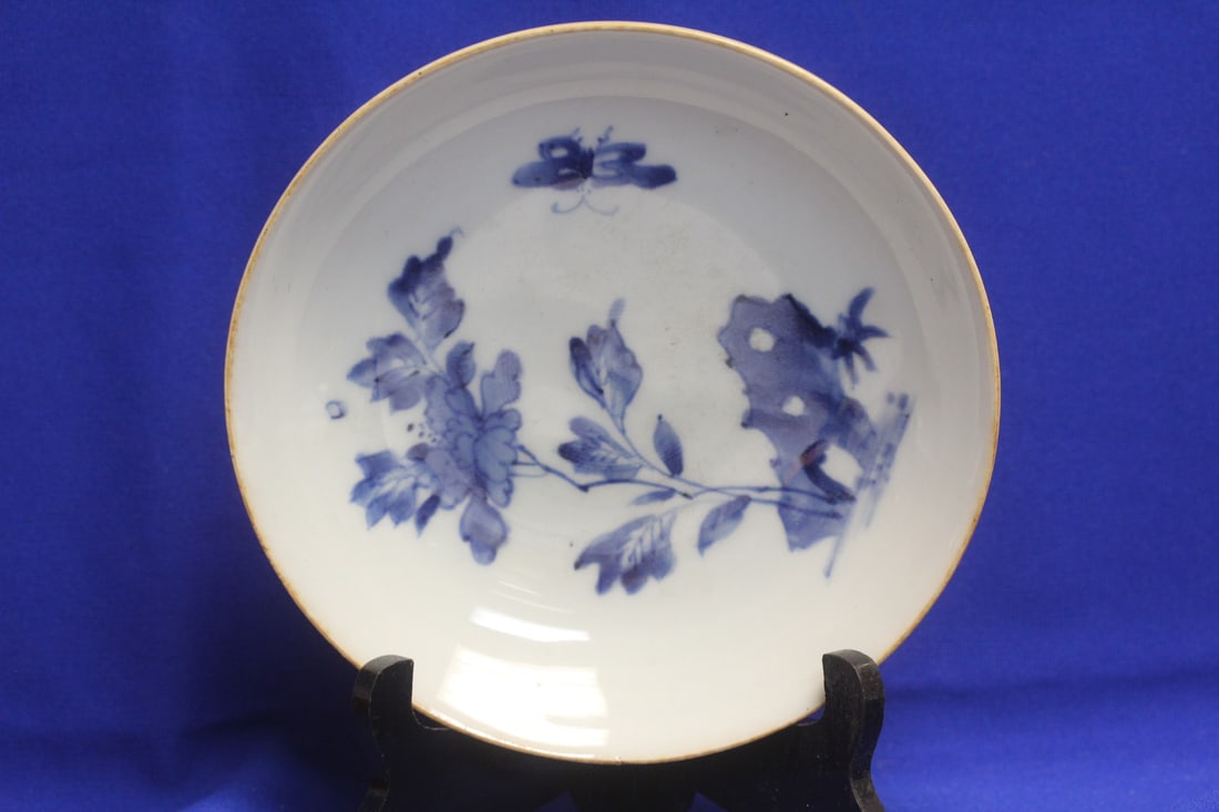 Antique chinese Blue and White Bowl: 19th century - 8 inches in diameter