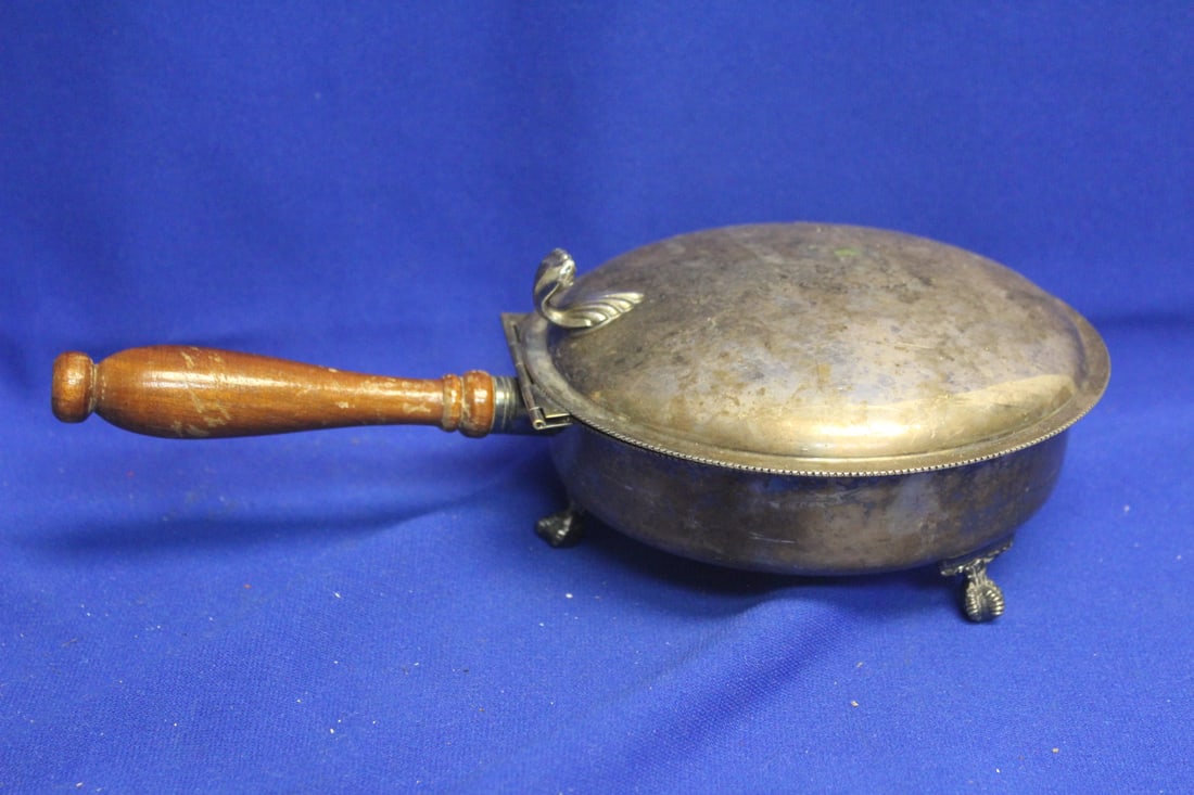 Silverplate Warmer: needs cleaning - 10 1/2" ac ross