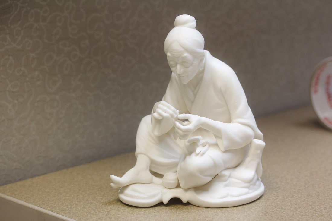 Chinese Blanc de Chine Figurine: 6 7/8" tall