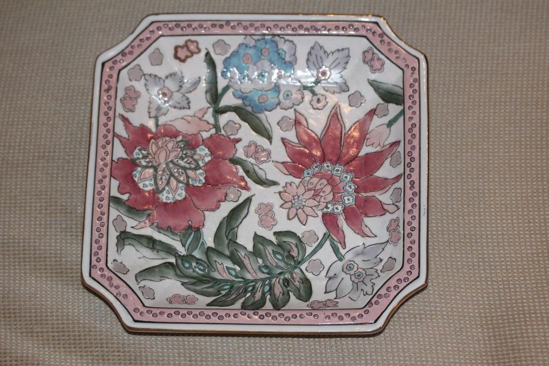 Decorative Chinese Square Plate: 8" square