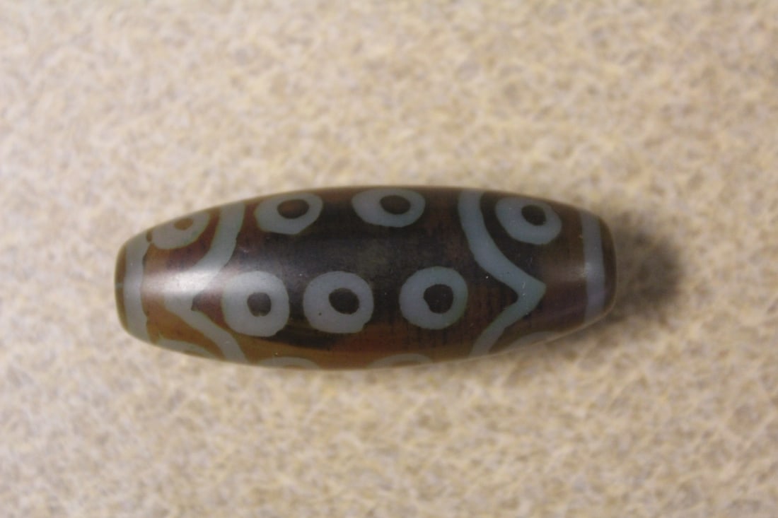 Chinese Agate Dzi Bead: Tibet art