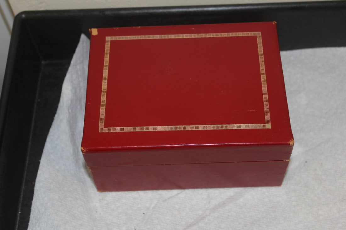 Small Compartment Box: vintage - probably 1970's or 1980's - 6" x 4" x 3"