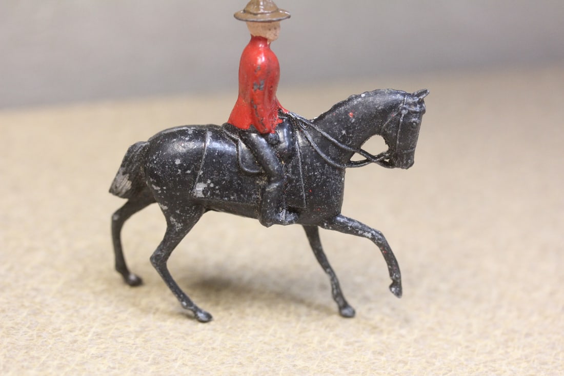 England Vintage Metal Soldier: probably 1940's - 2 1/2" long