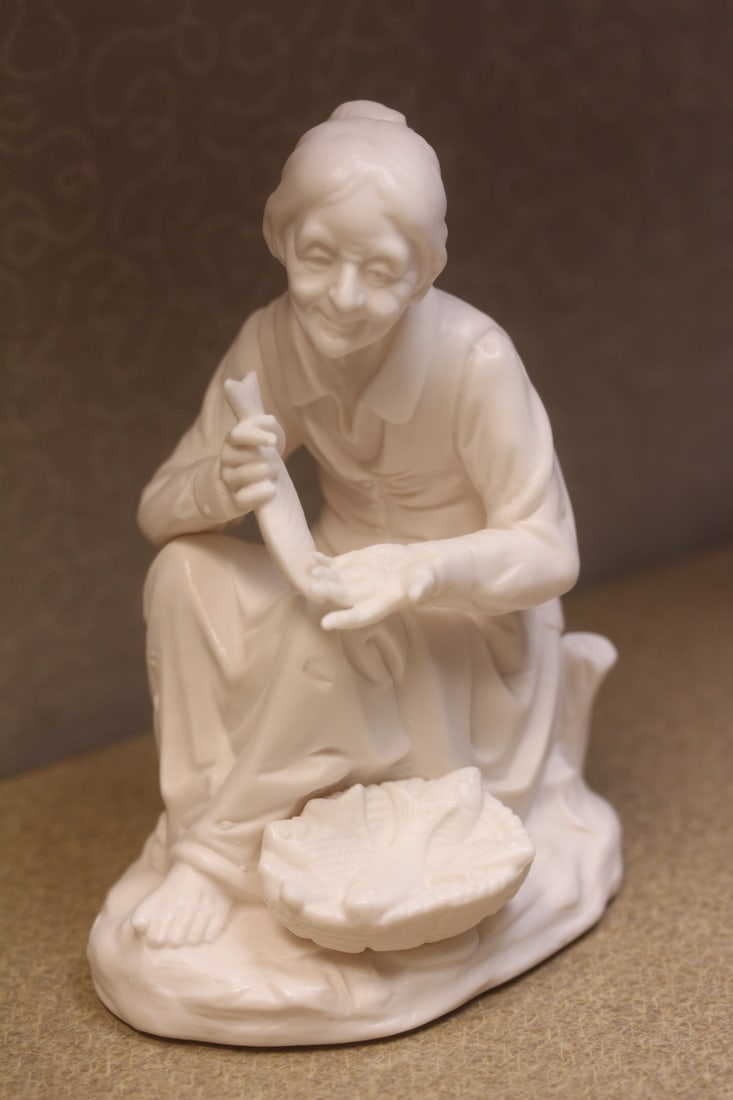 Chinese Blanc de Chine Figurine: 6 1/2" tall