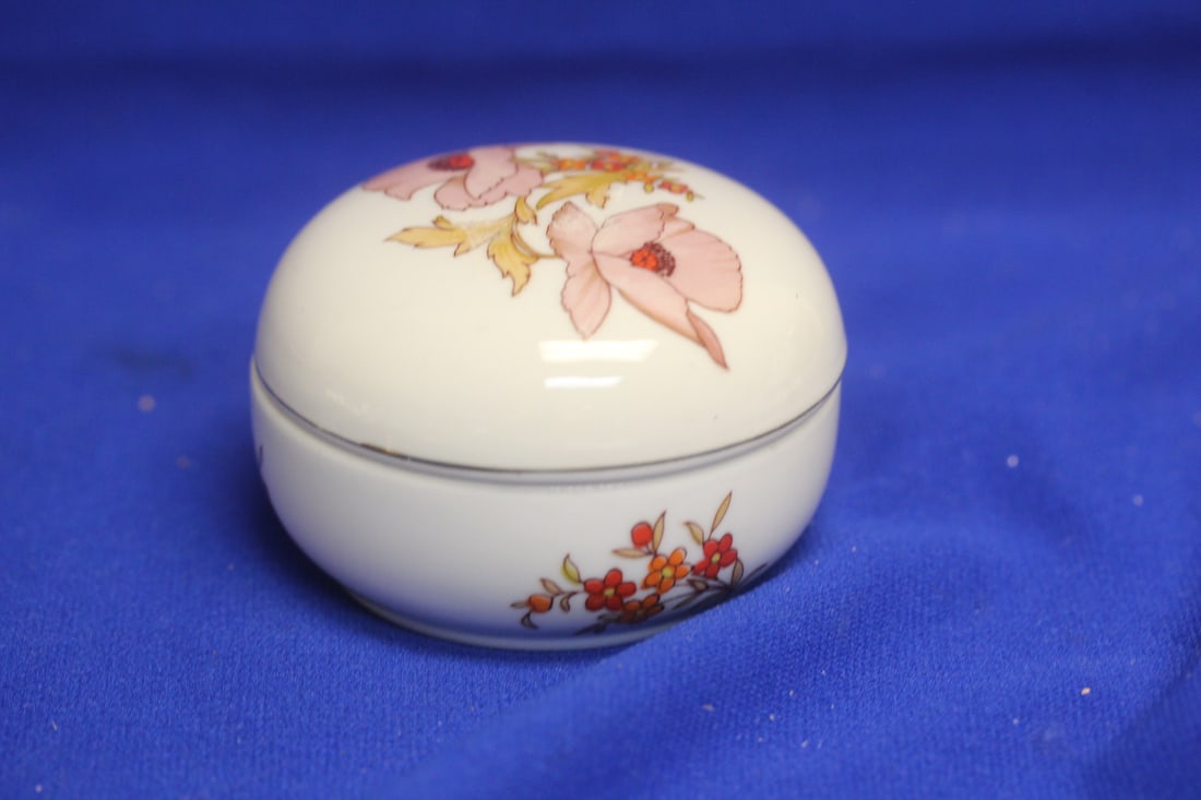 Brazil Trinket Box: 3 1/4" in diameter - please note: worn