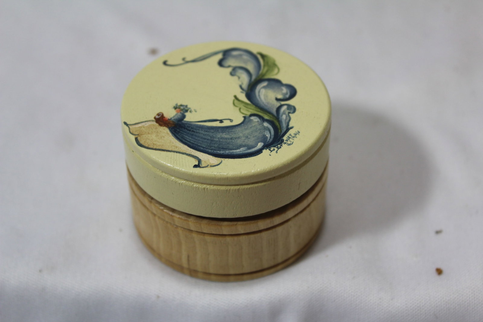 A Hand Painted Round Trinket Box: most likely Russian - 2 1/4" in diameter