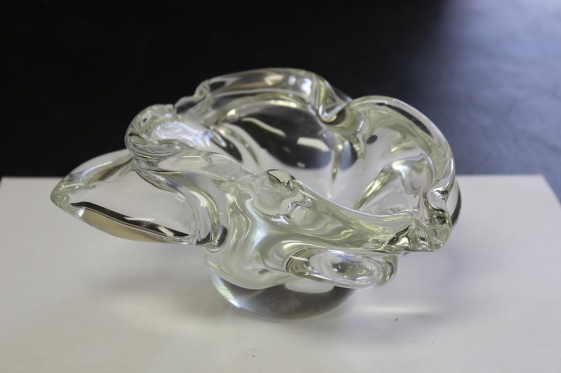 A Well Made Clear Glass Bowl: 6 1/2 inches long