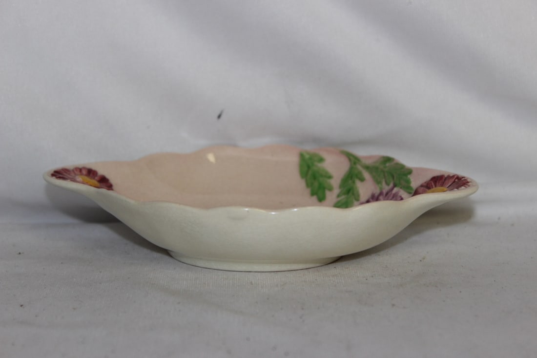 A Carltonware, England Smal Dish: 6" across