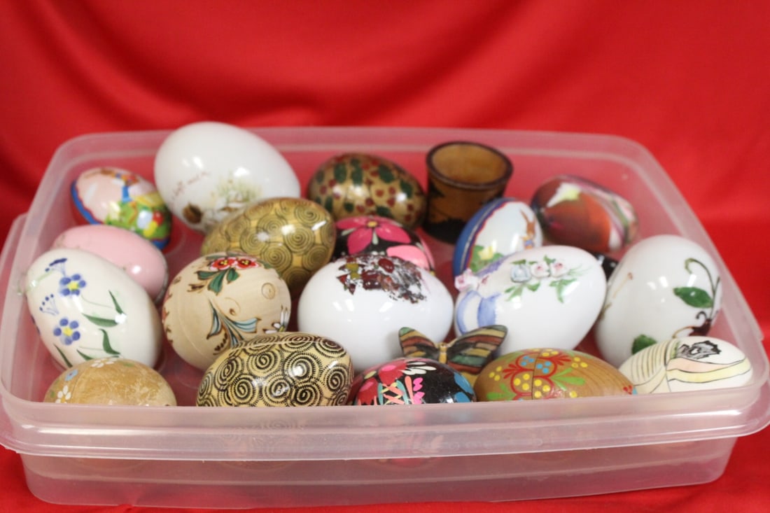 Lot of 18 Eggs: some as found