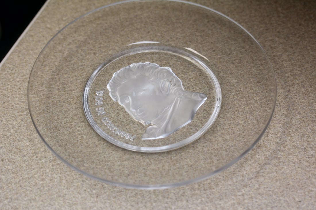Signed Val St Lambert Crystal Artist Plate: 7 7/8" in diameter