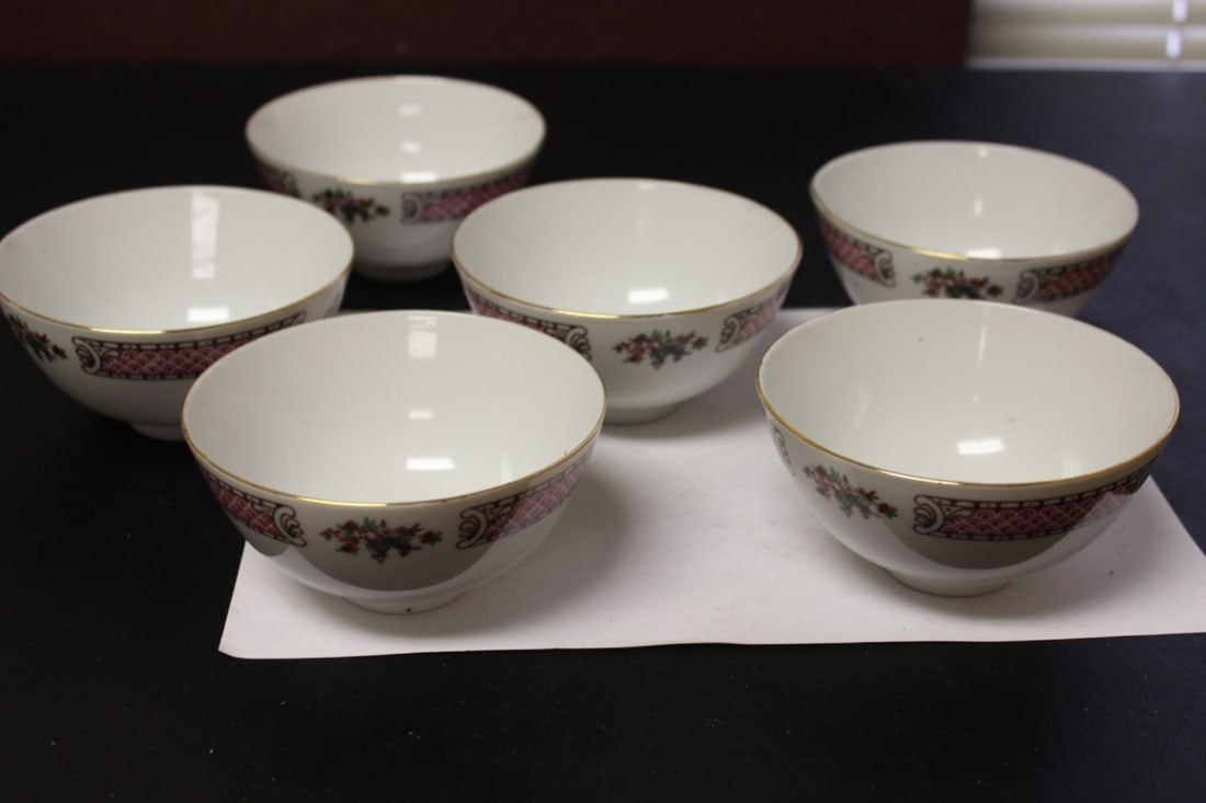 Lot of 6 Chinese Export Bowls: 4 1/2 inches in diameter