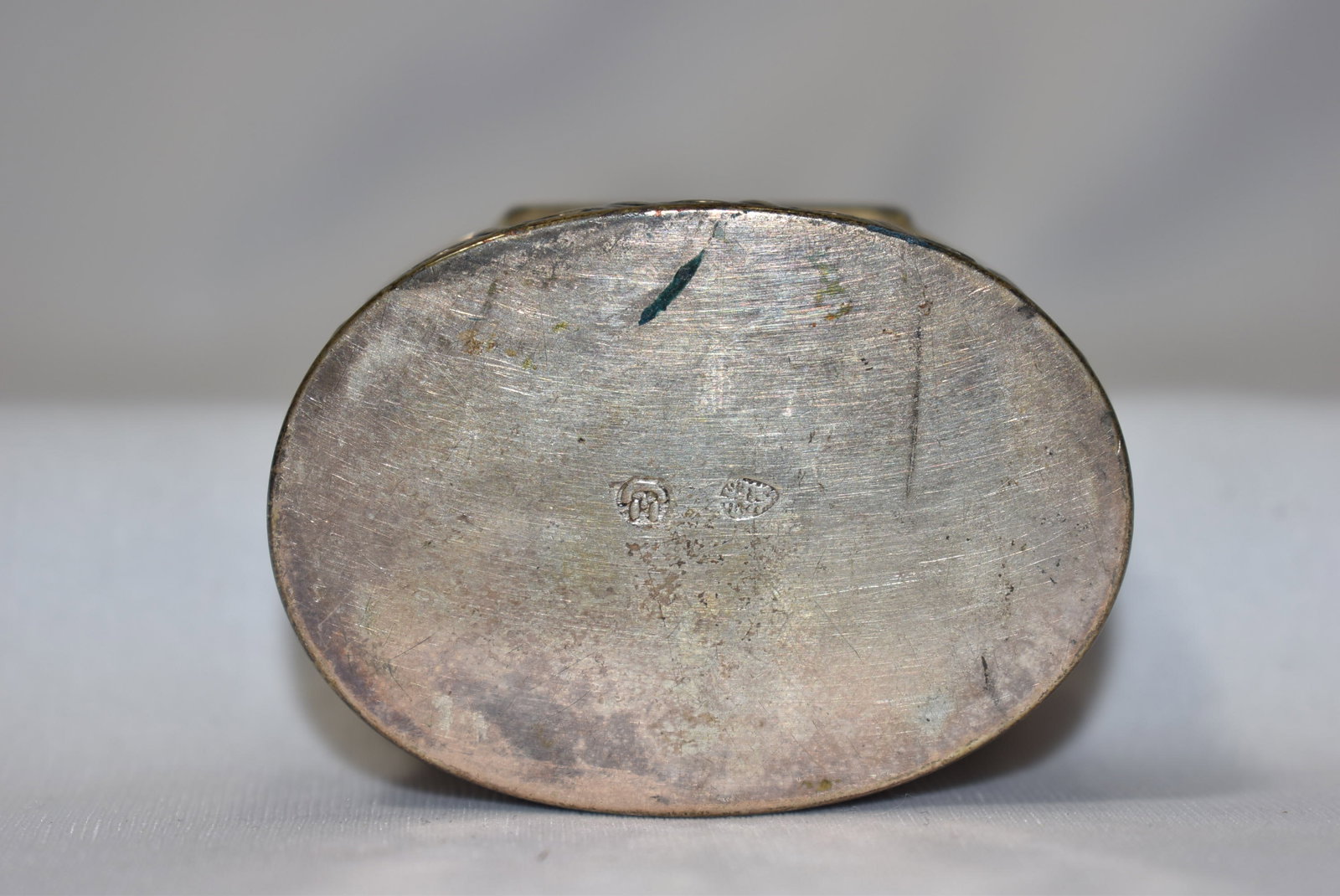 A Sterling Silver Repousse Snuff Box - 4