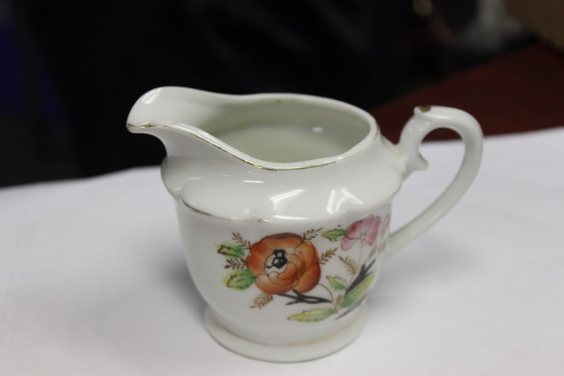 A Japanese Creamer: 4 1/2" long