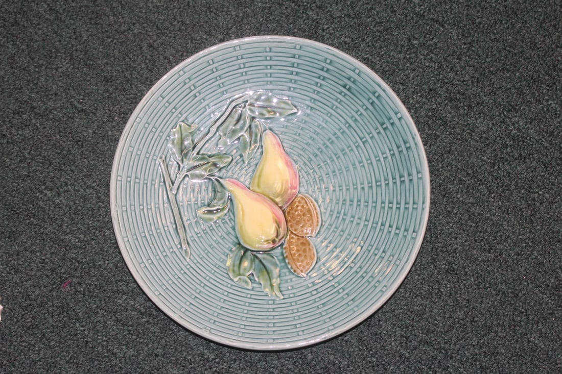 Majolica Fruit Plate: 9 1/4" in diameter