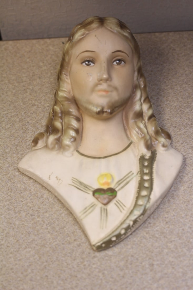 Chalk Wall Hanger of Jesus: 7 1/4" long