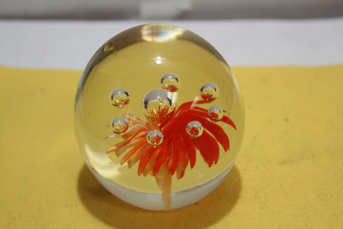 An Artglass Paperweight: 2 7/8" tall