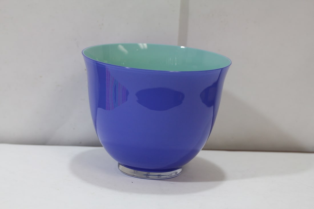 A Tiffany and Company Art Glass Bowl: 4 1/2" tall
