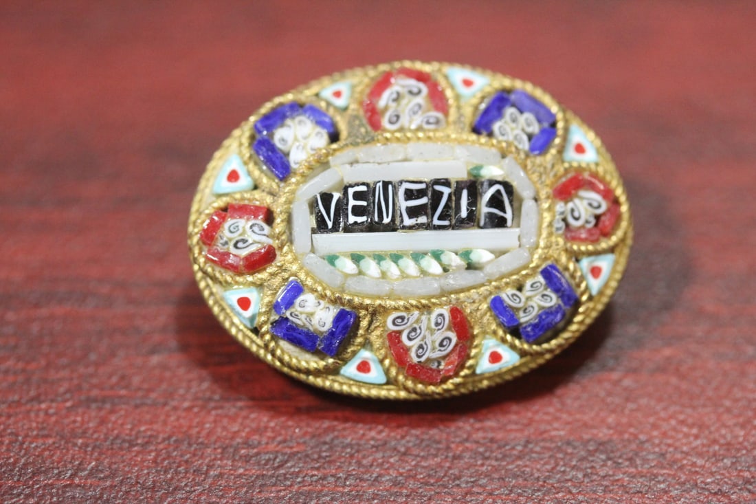 A Vintage Italian Micro Mosaic Brooch or Pin: as shown