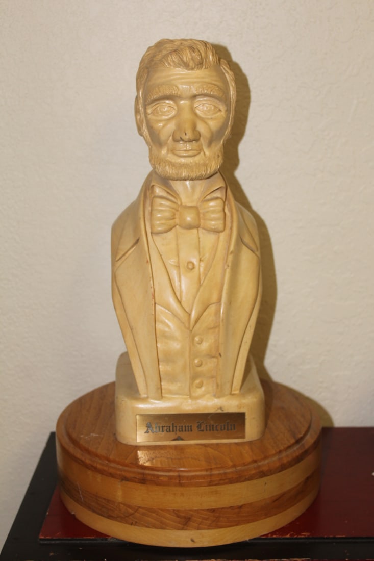 Solid Wood Abraham Lincoln Statue: signed - please note: wood split and minor base chip - 16 inches tall