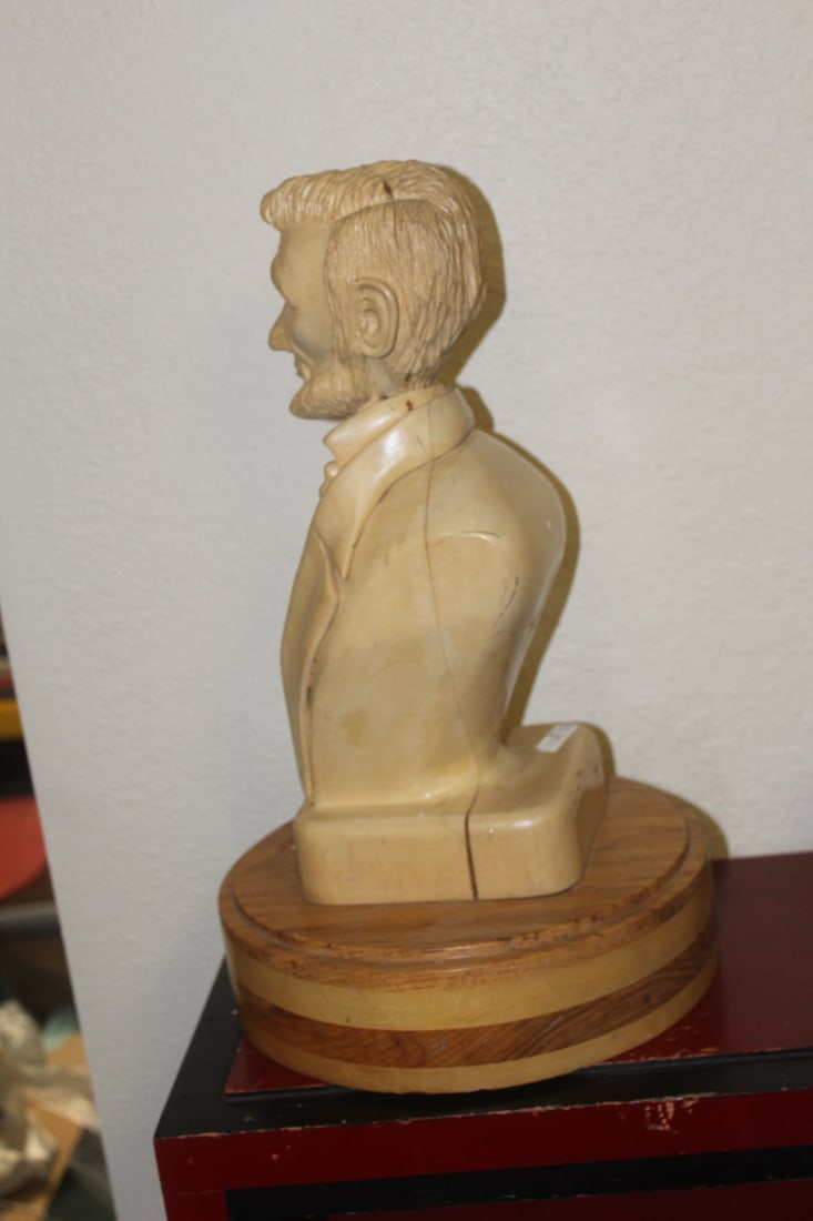 Solid Wood Abraham Lincoln Statue - 2