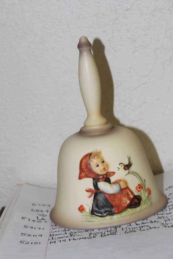 1981 Hummel Bell: 6 1/4 inches tall