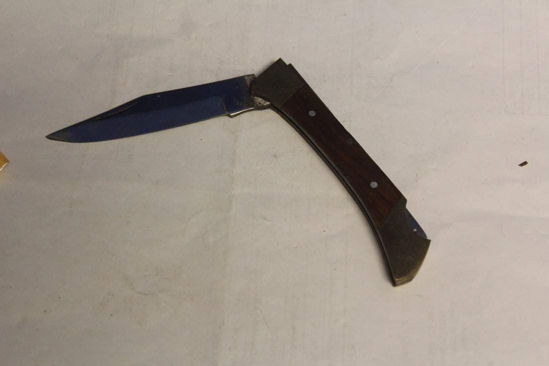 Pakistan Pocket Knife: 4" long when folded