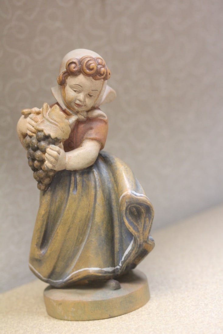 Well Carved Neustadt Figurine (1 of 6)