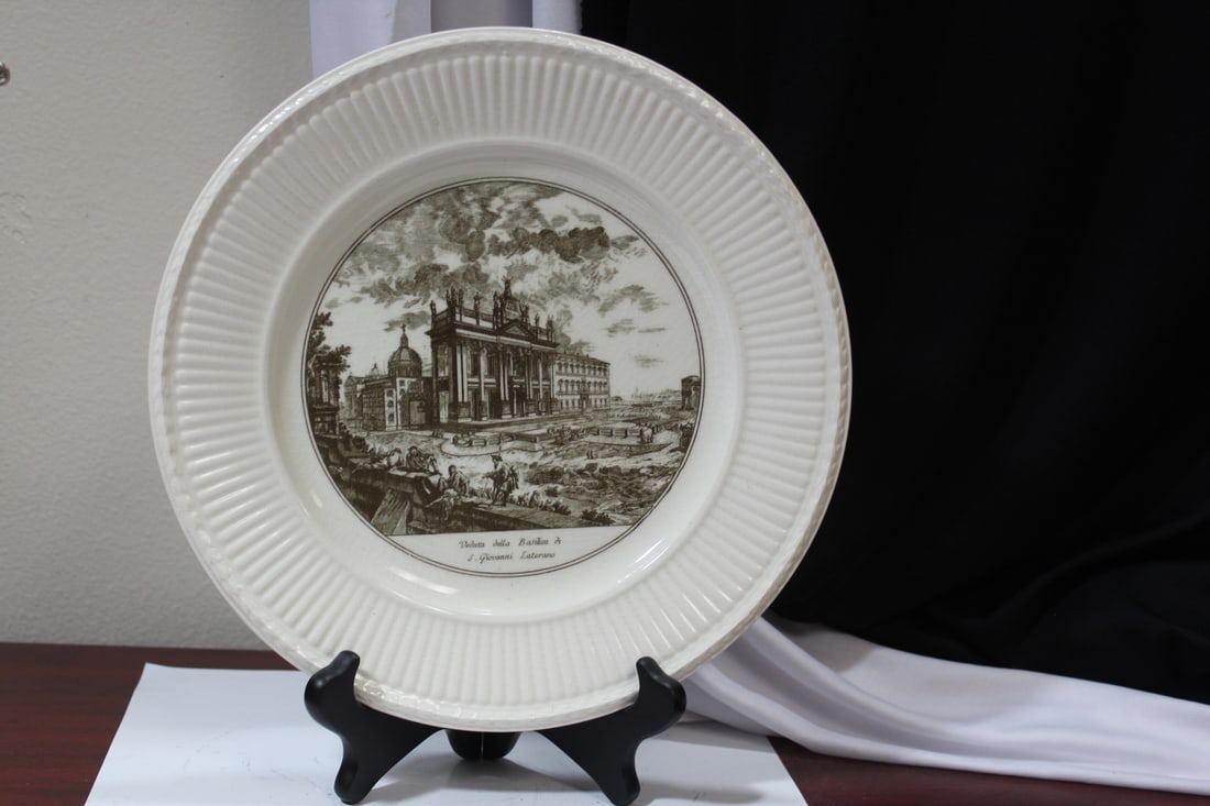 Collector's Plate: Veduta Del La Basilica: Veduta Del La Basilica Di S Giovanni Laterano - by Wedgwood, England - 10 1/2" in diameter
