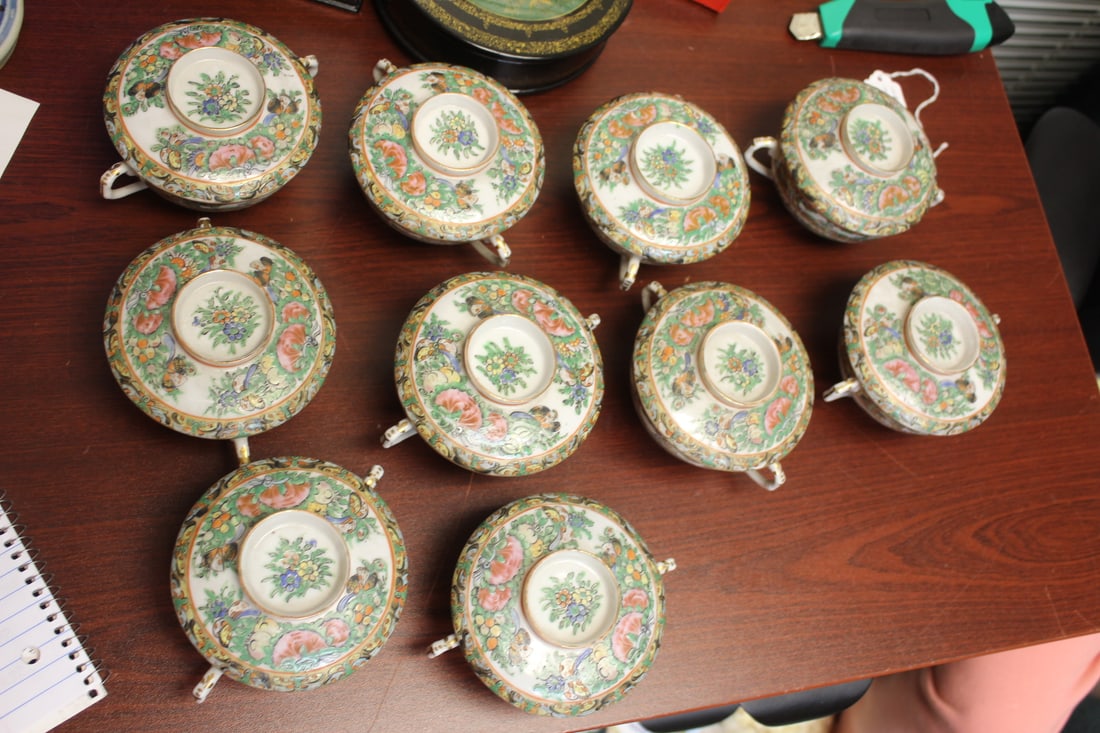 Set of 10 Chinese Rose Medallion Cups and Lids: 19th century - 4 1/2" across