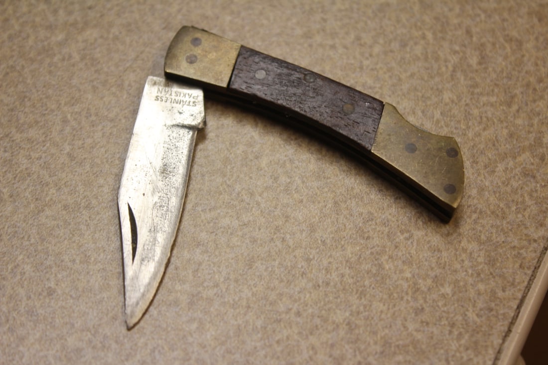 Pakistan Pocket Knife: 2 3/4" across when folded