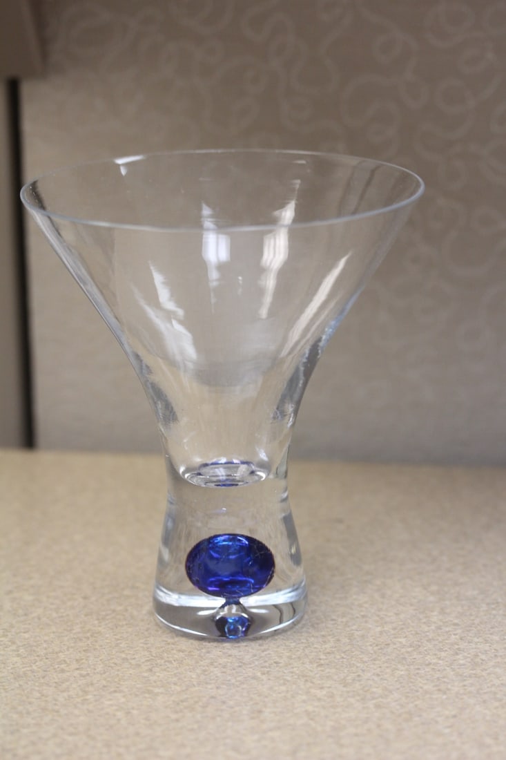 Artglass Cup: 5 1/4" tall