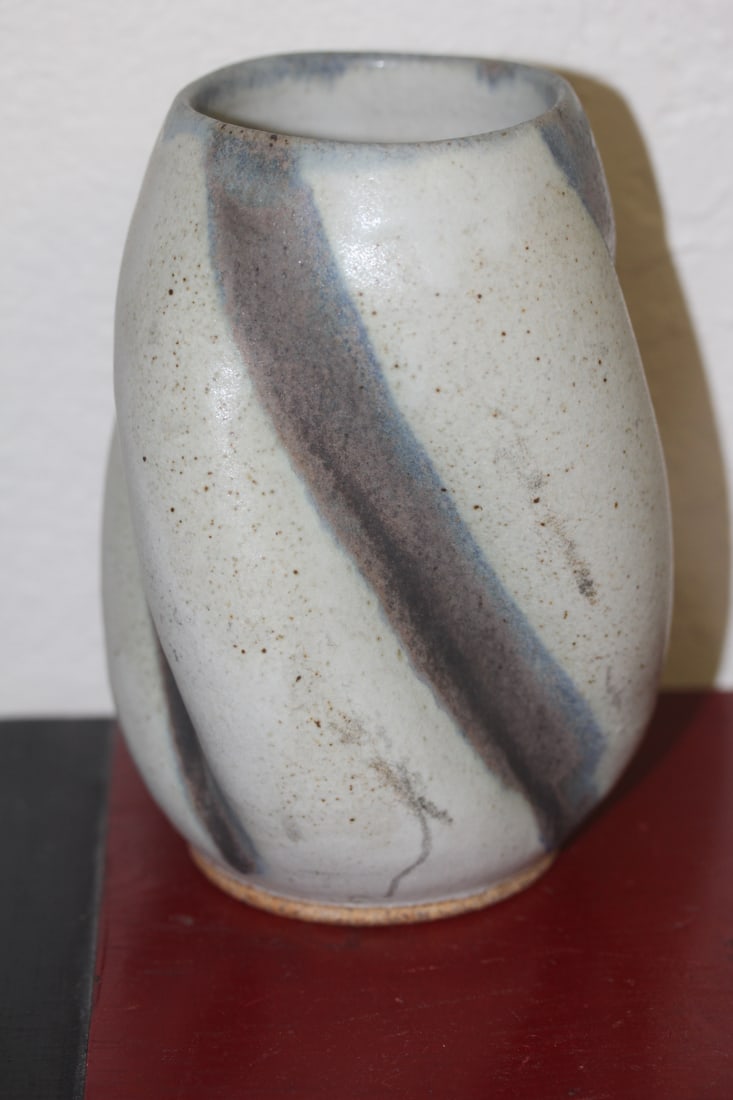 Signed Art Pottery Vase: 6 1/4" tall