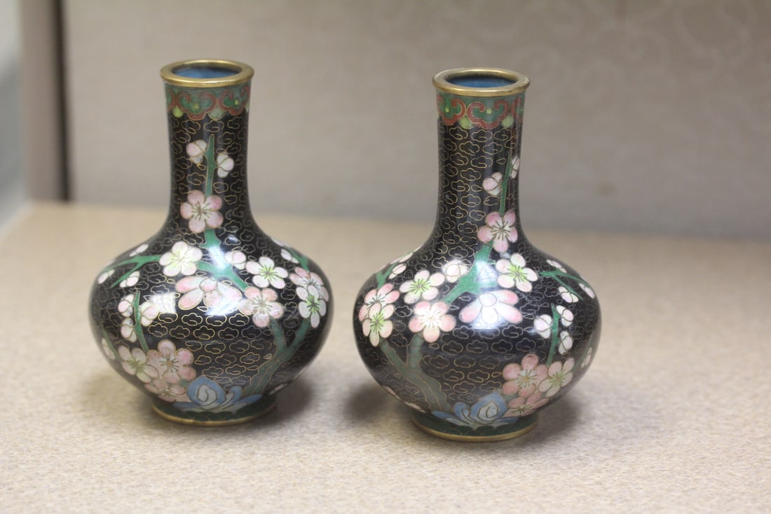 Pair of Chinese Cloisonne Vases: 4 1/4" tall each