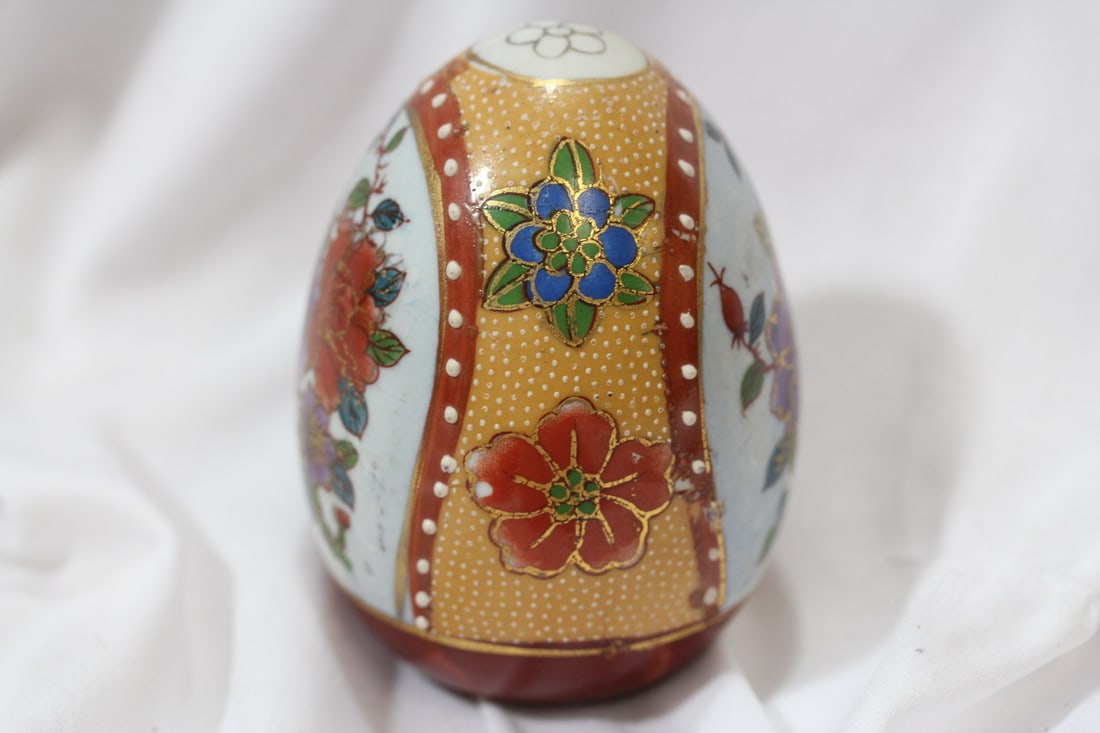 An Oriental Ceramic Egg - 2