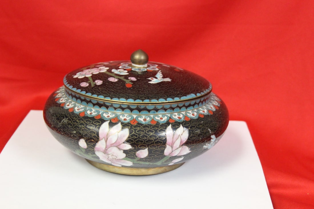 A Cloisonne Cover Bowl: 7 3/8" in diameter