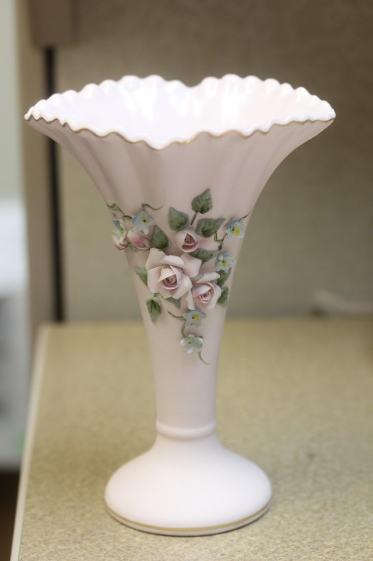 Lefton Ceramic Vase: 6 1/2" tall