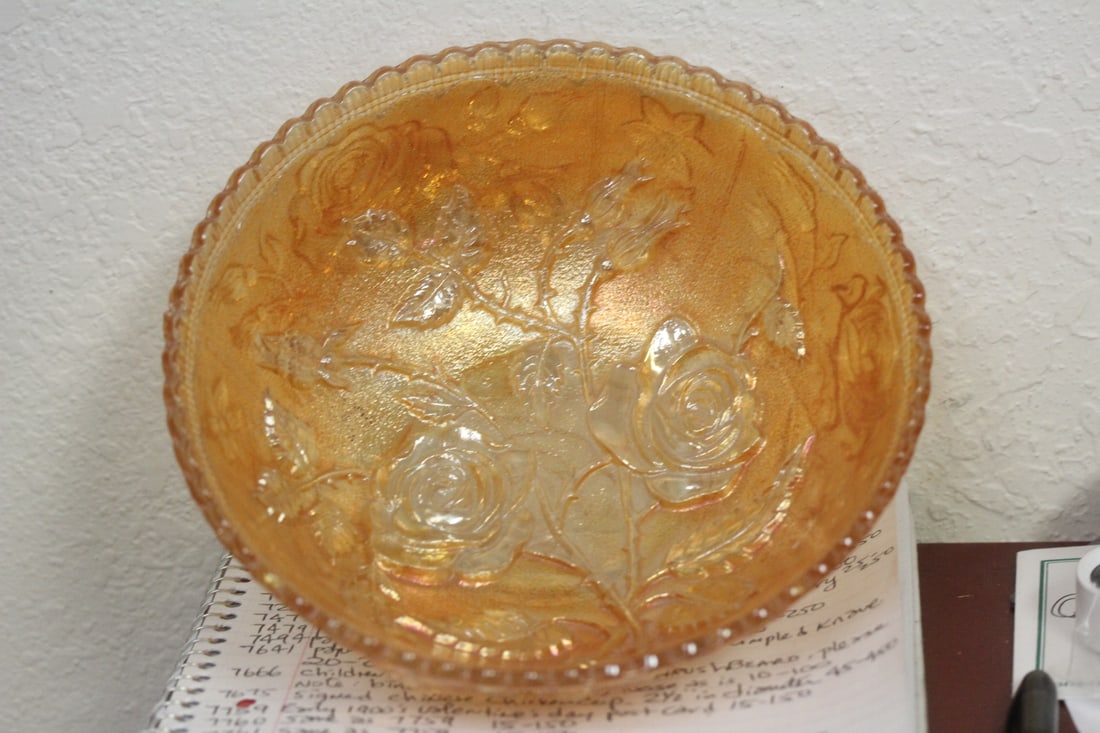 Rose Pattern Carnival Glass Bowl: 8 1/8" in diameter