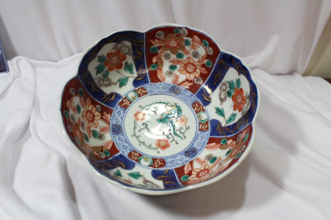 A Japanese Foliated Bowl: please note: rim chips (2) - Japanese - 19th century - 8 5/8" in diameter