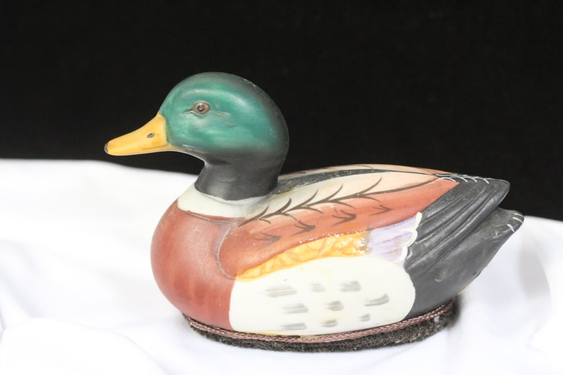A Duck Form Lint Brush: ceramic - 5" long