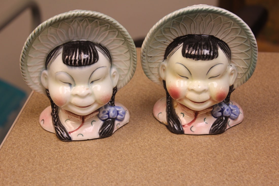 Vintage Pair of Japan Ceramic Wall Pocket: 5 inches tall