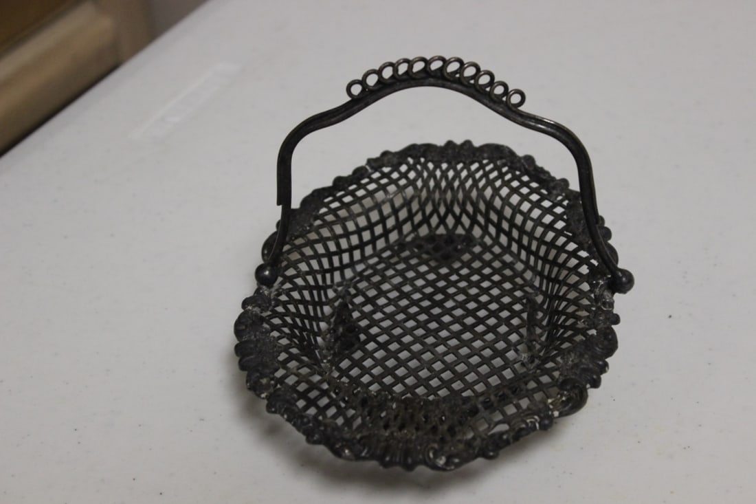 A Silverplated Basket - 19th / 20th Century: 6 3/4 inches wide
