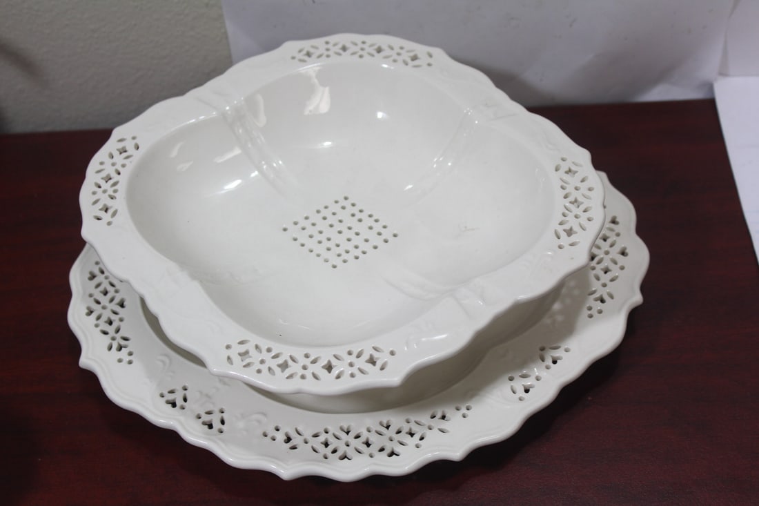 A Leedsware Potpourri Plate and Stem Bowl (1 of 8)