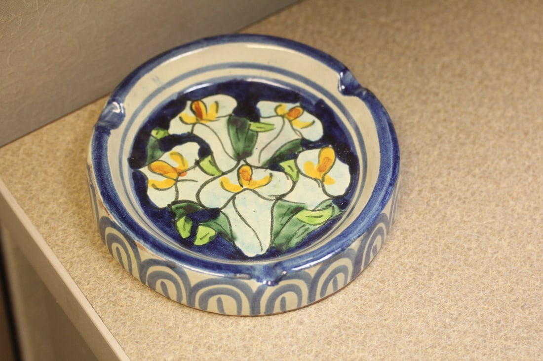 Signed Ceramic Mexico Ashtray: 5 1/4" in diameter